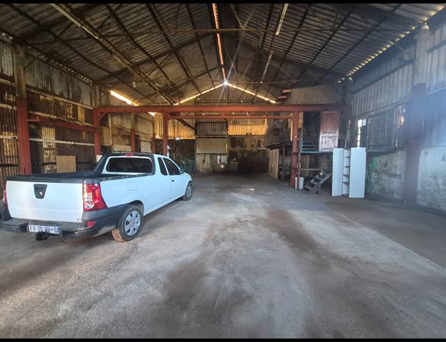 240M² WAREHOUSE TO LET IN LUIPAARDSVLEI